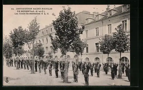 AK Buzenval, Institution Saint-Nicolas, Les Cours de récréation