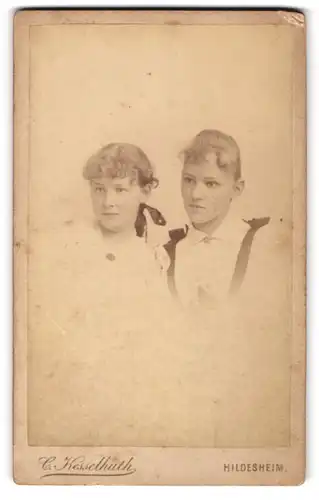 Fotografie C. Kesselhuth, Hildesheim, Kaiserstrasse 44, Hübsche Freundinnen mit gelockten Haaren