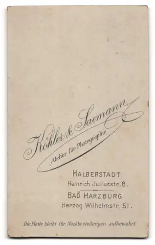Fotografie Köhler & Saemann, Halberstadt, Heinrich Juliusstrasse 8, Herr mit Halbglatze und Brille