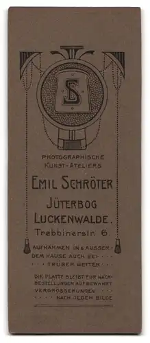 Fotografie Emil Schröter, Luckenwalde, Trebbinerstr. 6, Junger Mann in sehr elegantem Dreiteiler