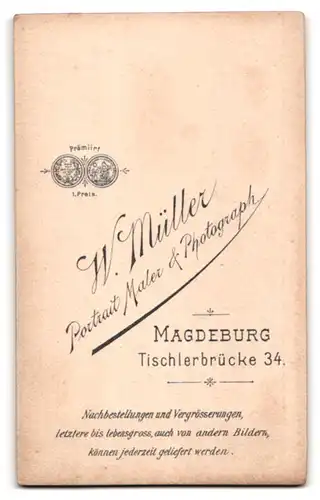 Fotografie W. Müller, Magdeburg, Tischlerbrücke 43, Junger Mann mit Oberlippenbärtchen und Haartolle