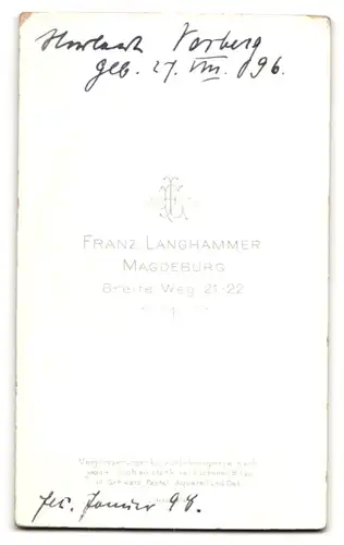 Fotografie Franz Langhammer, Magdeburg, Breite-Weg 21-22, Kleines Kind in hellem Kleid mit Puffärmeln