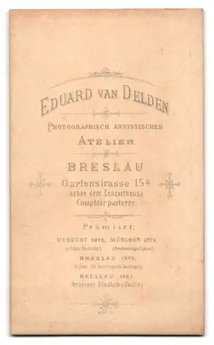 Fotografie Eduard van Delden, Breslau, Gartenstrasse 15a, Älterer Herr mit weissen Haaren und Brille