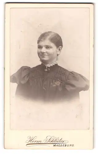 Fotografie Hermann Schlüter, Magdeburg, Breite Weg 165, Junge Dame mit zurückgebundenem Haar