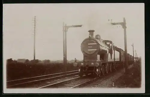 AK Englische Eisenbahn mit der No. 469 auf der Strecke