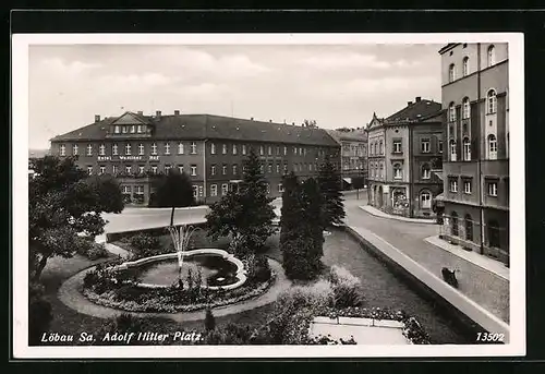 AK Löbau i. Sa., Platz mit Anlagen, Hotel Wettiner Hof
