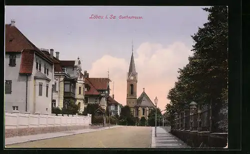 AK Löbau i. Sa., Goethestrasse mit Kirche