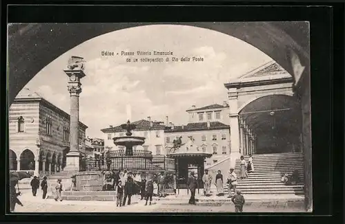AK Udine, Piazza Vittorio Emanuele da un sottoportico di Via della Posta