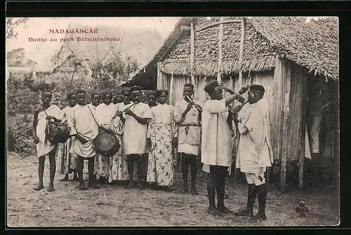 AK Betsimisaraka, Danse au pays