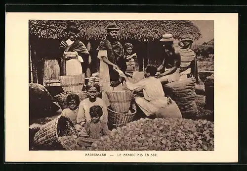 AK Madagaskar, Le Manioc mis en Sac