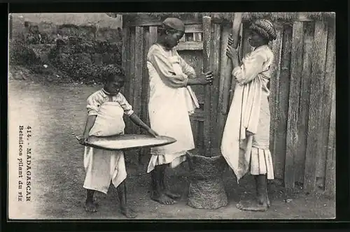 AK Madagascar, Betsileos pilant du riz