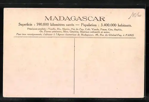 AK Madagascar, Région Tanala, Pileuse de Riz
