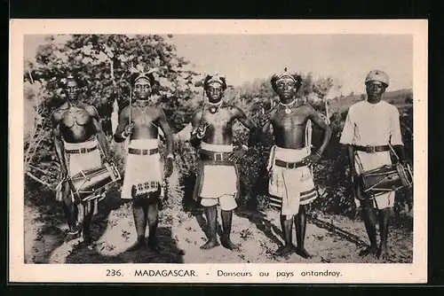 AK Madagascar, Danseurs au pays antandroy