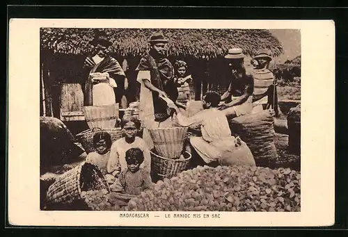 AK Madagascar, Le Manioc mis en Sac