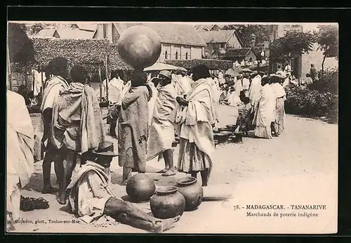 AK Tananarive, Marchands de poterie indigène