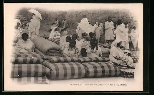 AK Tananarive, Marché, Marchandes de matelas