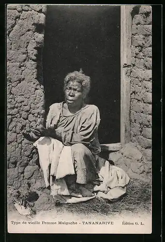 AK Tananarive, Type vieille Femme Malgache
