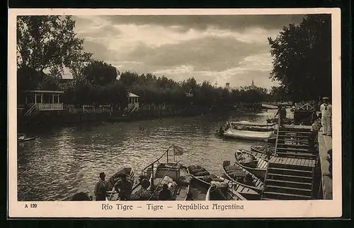 AK Tigre, Flusspartie mit kleinen Fischerbooten