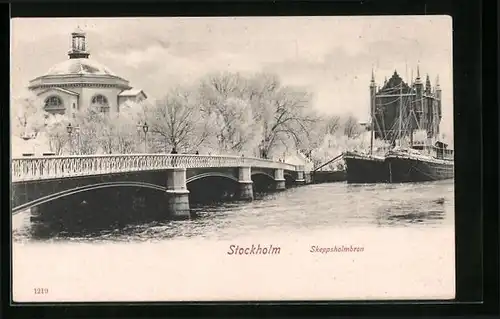 AK Stockholm, Skeppsholmbron, Flusspartie mit Brücke