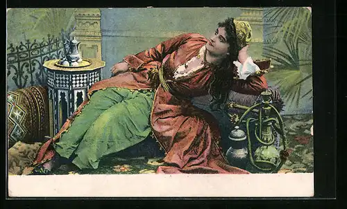 AK Frau in orientalischer Tracht mit Wasserpfeife