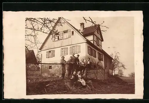 Foto-AK Michelbach /Bilz, Haus Buchhorn mit den Einwohnern in 1928