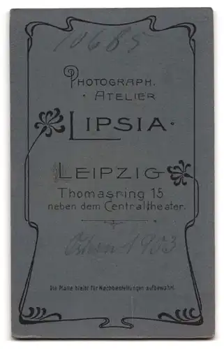 Fotografie Atelier Lipsia, Leipzig, Thomasring 15, Junge Dame mit Hochsteckfrisur mit langer Perlenhalskette