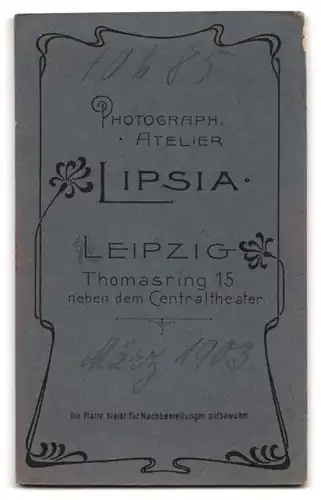 Fotografie Atelier Lipsia, Leipzig, Thomasring 15, Junge Dame mit Hochsteckfrisur mit langer Perlenhalskette