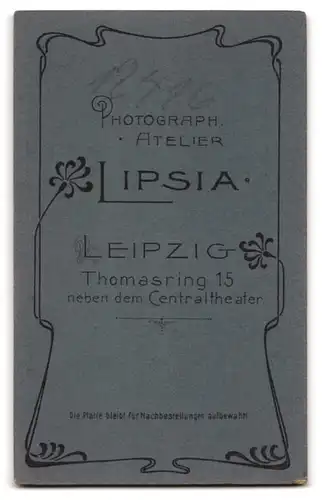 Fotografie Atelier Lipsia, Leipzig, Thomasring 15, Junge Schönheit mit Hochsteckfrisur im gestreiften Rüschenkleid