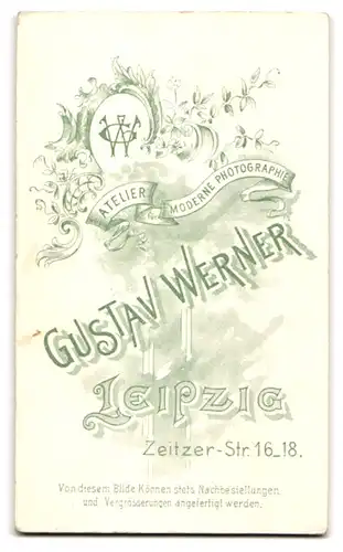 Fotografie Gustav Werner, Leipzig, Zeitzer-Str. 16-18, Junger Herr in Anzugjacke mit Fliege