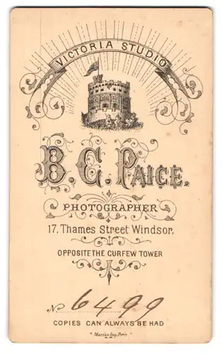 Fotografie B. C. Paice, Windsor, 17 Thames Street, Pulverturm - Wehrturm, Rückseitig junger Mann im Portrait