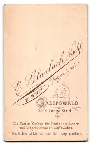 Fotografie E. Glaubach Nachf., Greifswald, Lange-Str. 4, Junges Mädchen im Matrosenkleid