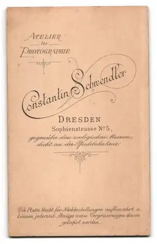 Fotografie Constantin Schwendler, Dresden, Sophienstrasse 5, Zwei Mädchen in weissen Kleidern, sich an den Händen haltend