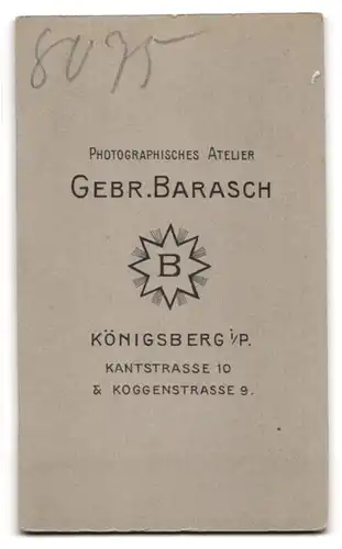 Fotografie Gebr. Barasch, Königsberg, Kantstrasse 10, Portrait einer Dame in weisser Bluse mit hohem Kragen