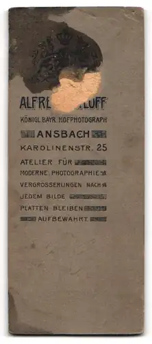 Fotografie Alfred Ortloff, Ansbach, Karolinenstr. 25, Mädchen im festlichen Kleid nach der Konfirmation / Kommunion