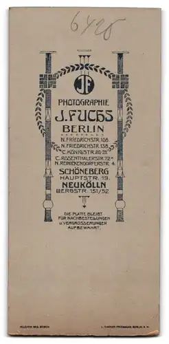 Fotografie J. Fuchs, Berlin-Schöneberg, Hauptstr. 19, Mädchen im Kleid mit Biebel zur Konfirmation / Kommunion