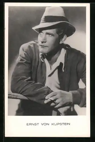 AK Schauspieler Ernst von Klipstein mit Hut und Zigarette