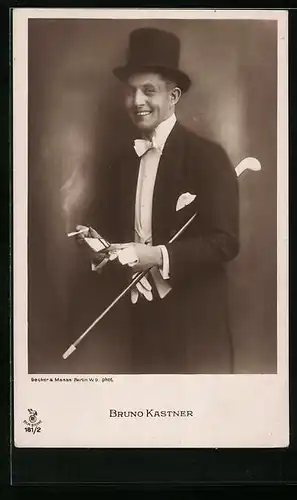 AK Schauspieler Bruno Kastner mit Gehstock, Zylinder und Zigarette