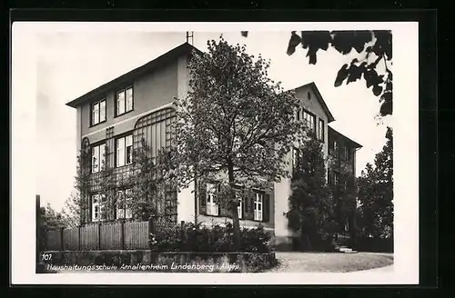 AK Lindenberg /Allgäu, Haushaltungsschule Amalienheim, Totalansicht mit Bäumen