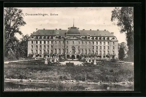 AK Donaueschingen, Schloss mit Parkanlage