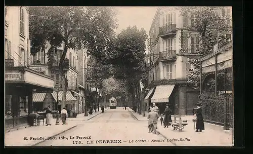 AK Le Perreux-sur-Marne, Le Centre - Avenue Ledru-Rollin, Strassenbahn