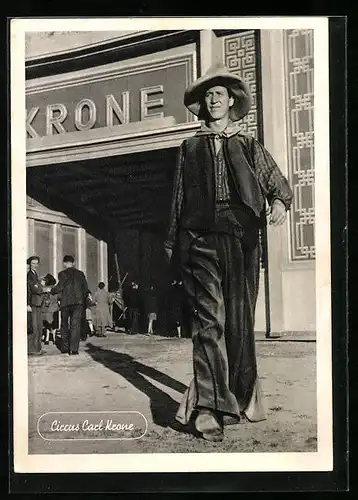 AK Zirkus Carl Krone präsentiert Bimbo, den längsten Mann Europas