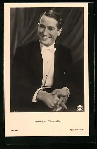 AK Schauspieler Maurice Chevalier im eleganten Abendanzug