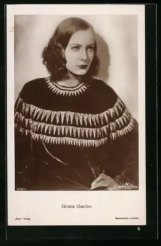 AK Schauspielerin Greta Garbo im winterlichen Pullover