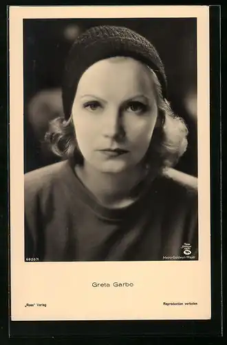 AK Schauspielerin Greta Garbo mit ernstem Blick