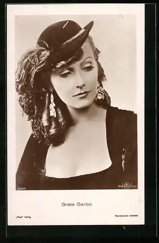AK Schauspielerin Greta Garbo mit elegantem Hut