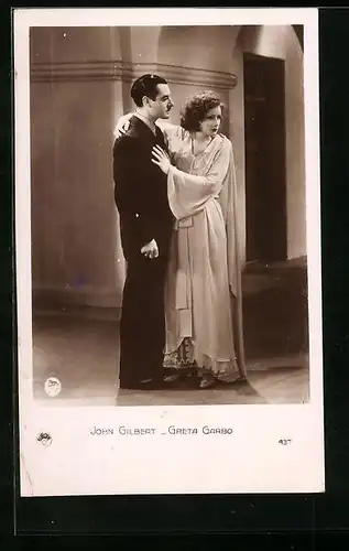 AK Schauspielerin Greta Garbo und Schauspieler John Gilbert in einer gemeinsamen Filmszene