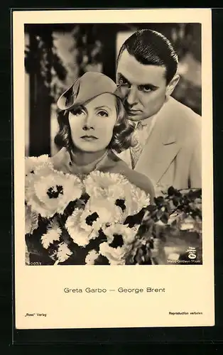 AK Schauspielerin Greta Garbo und Schauspieler George Brent mit ernstem Blick