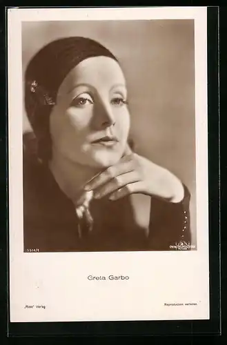 AK Schauspielerin Greta Garbo mit nachdenklichem Blick