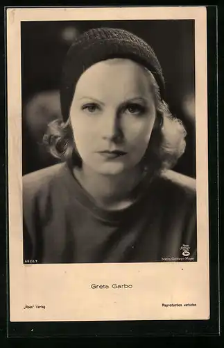 AK Schauspielerin Greta Garbo blickt nachdenklich in die Kamera