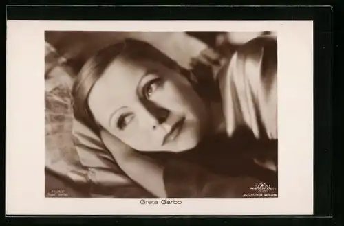 AK Schauspielerin Greta Garbo mit verträumtem Blick